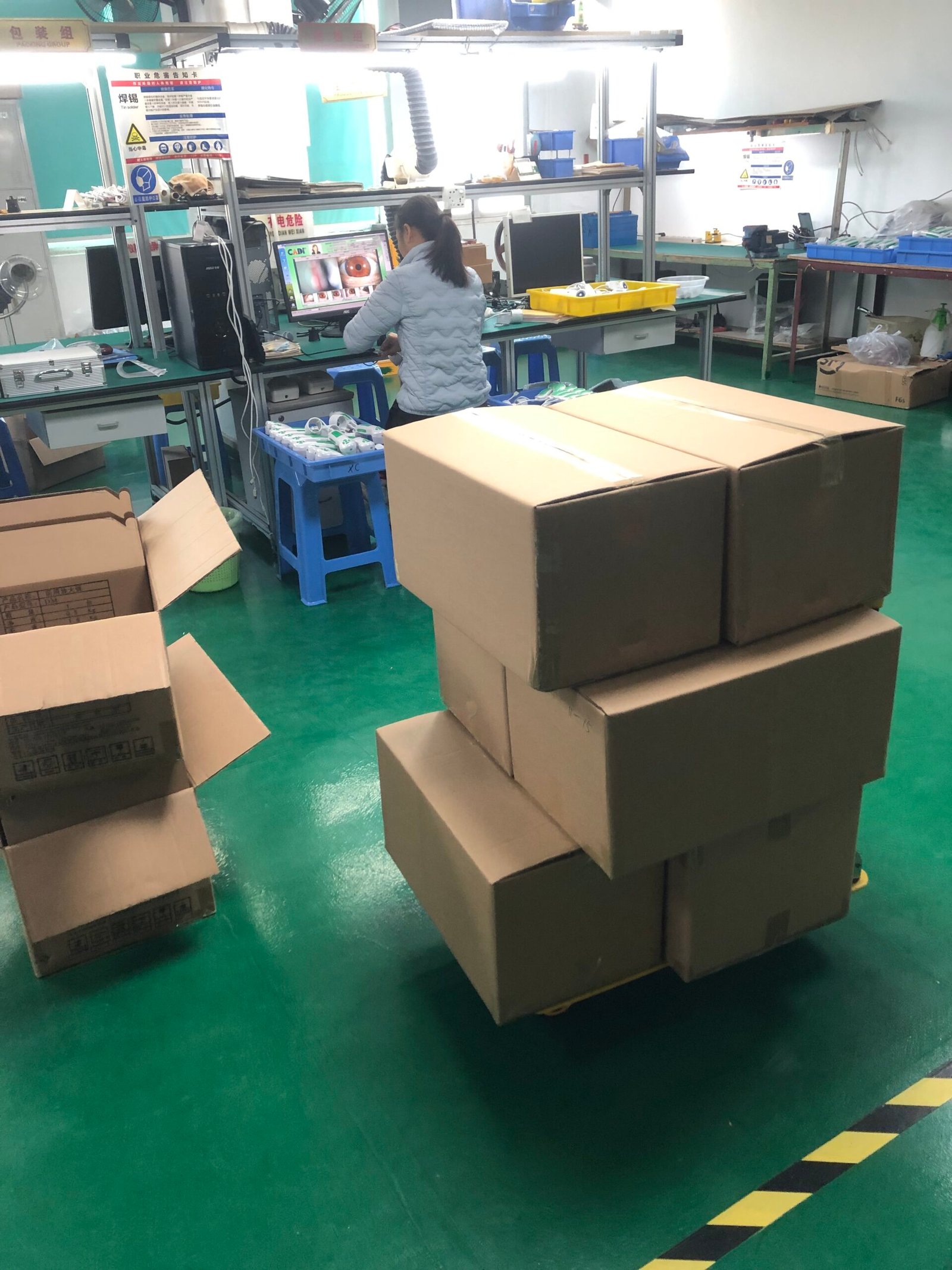 Handshake representing MAIKONG dealer partnership agreement